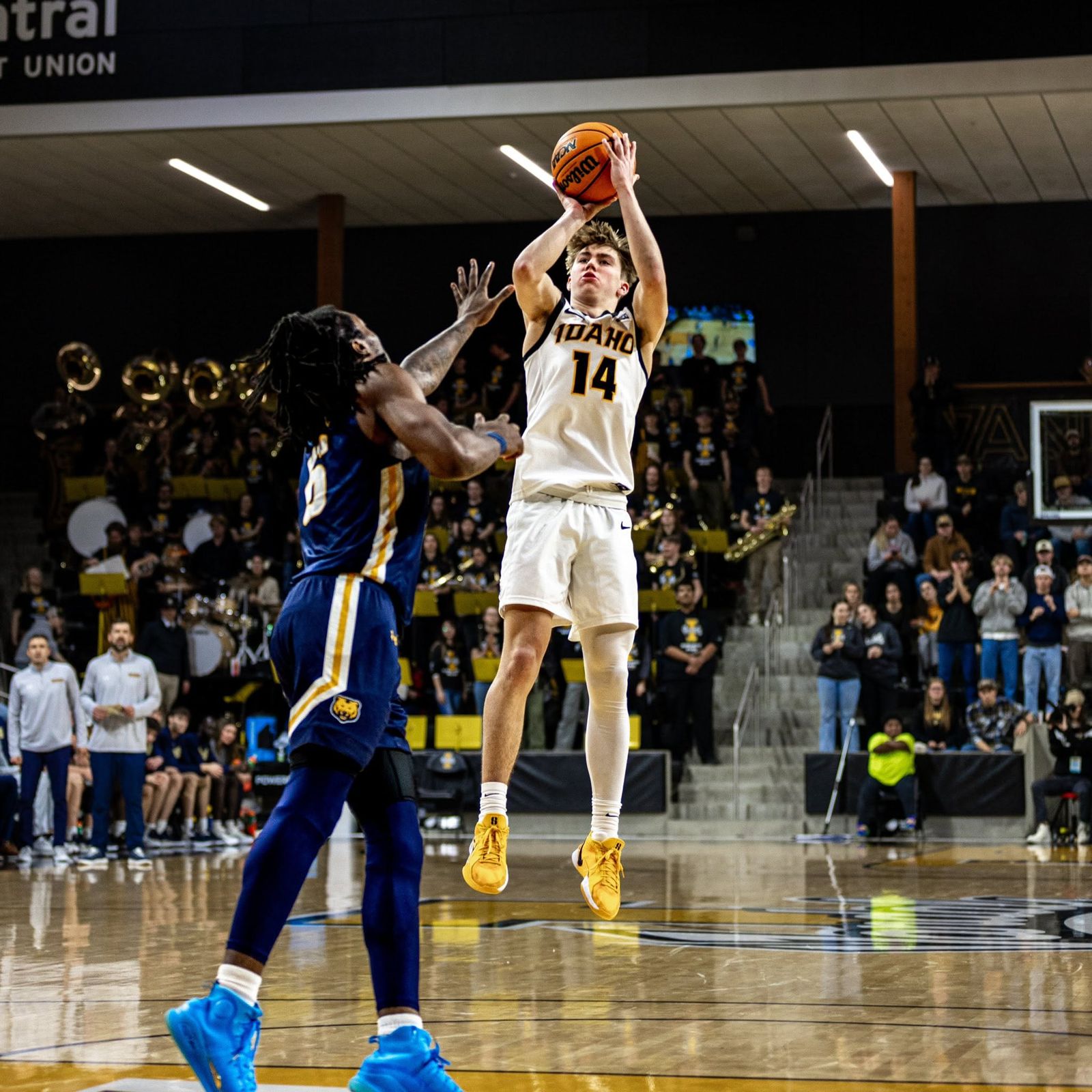 Kolton Mitchell shooting a jump shot for the University of Idaho